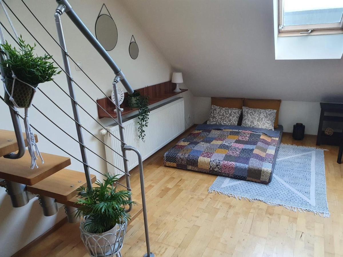 Happynest In Old Town Lägenhet Krasków Exteriör bild